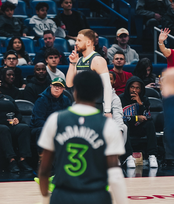 v站体育-法国高塔两双兰德尔18+7+6失误，替补双枪轰32分，森林狼大胜勇士