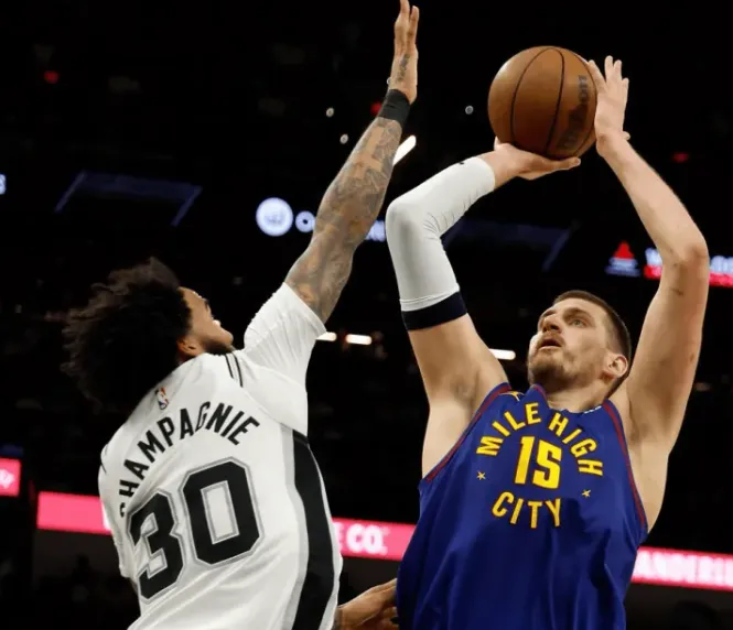 v站-约基奇出战18分钟，投篮12中7得到23分8篮板1助攻1盖帽